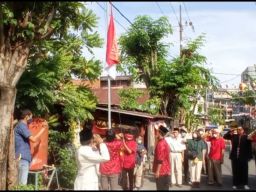 Pertama Kalinya, Warga Kampung Pecinan Surabaya Gelar Upacara HUT RI