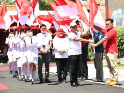 Bersama Mendagri, Khofifah Berbagi 10 Juta Bendera dan Kunjungi Rumah Bung Karno