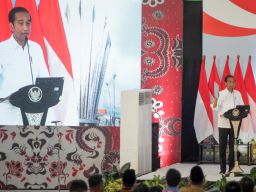 Foto: Presiden Jokowi Serahkan Sertipikat Tanah untuk Warga Jatim