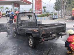 Pikap di Tulungagung Terbakar depan SBPU, Tumpahan Solar Picu Api Membesar