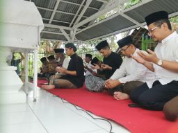 Jelang Hari Jadi ke-828 Trenggalek, Mas Ipin Ziarahi ke Makam Leluhur