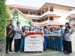 Dukung Percepatan Digitalisasi Sekolah, Wook Bagikan Puluhan Monitor