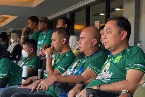 Ahmad Dhani Mbonek Bareng Wali Kota Eri Cahyadi Nonton Persebaya di GBT