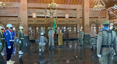 Bendera Pataka Jer Basuki Mawa Beya Singgah di Pendopo Pemkab Ponorogo