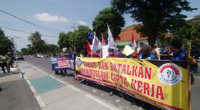 Buruh Tuntut Kenaikan Upah Buntut Meningkatnya Harga BBM