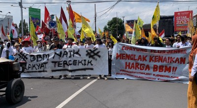 Aliansi Cipayung Plus Jember Demo Tolak Kenaikan BBM Bersubsidi