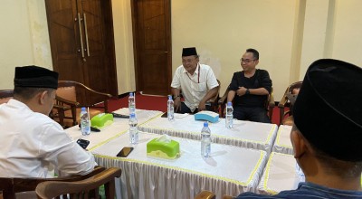 Ditemani Guntur Romli, Eko Kuntadhi Tiba di Pondok Lirboyo Kediri