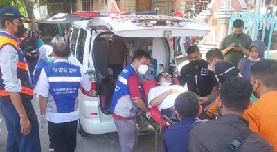 Ibu Hamil Naik Motor Ditabrak Bus Mini di Bawah Flyover Mayangkara Surabaya