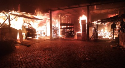 Gudang Mebel di Surabaya Terbakar, Mobil Turut Ludes Tersambar Api