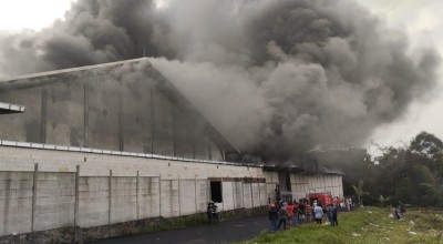 Pabrik Kertas di Kabupaten Malang Terbakar sejak Jumat, Kerugian Capai 25 Miliar