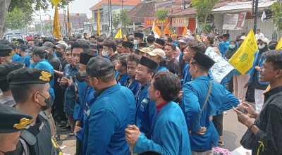 Hanya Dijanjikan Bertemu 2 Hari Lagi, Unjuk Rasa di Kantor DPRD Jombang Bubar