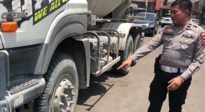 Pria di Bojonegoro Tewas Usai Becak yang Dikayuhnya Terserempet Truk