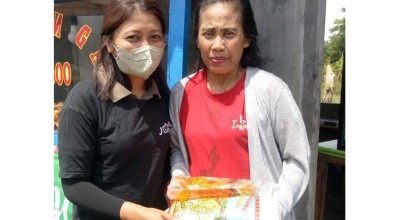 Kafe di Kediri Bagikan Sembako untuk Warga Lereng Gunung Wilis