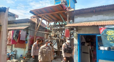 Belasan Kandang Merpati di Gubeng Masjid Surabaya Dibongkar, Terkait Judi?