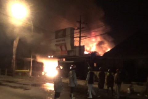 Lupa Cabut Charger, Dealer Servis Motor Honda di Mojoagung Jombang Terbakar