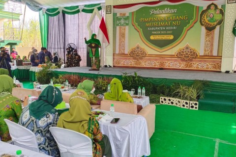 Tanam Kelengkeng di Kediri, Khofifah Ajak Muslimat NU Sedekah Oksigen