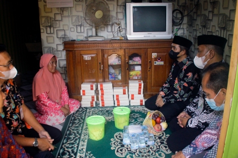 Mas Adi Serahkan Santunan ke Ahli Waris Driver Ojol yang Meninggal Dunia