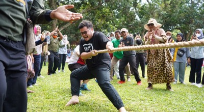 Mas Dhito Adu Kuat dengan Kepala SKPD dalam Lomba Tarik Tambang