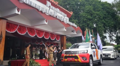 Bupati Trenggalek Mas Ipin Lepas Pataka Jer Basuki Mawa Beya ke Pacitan