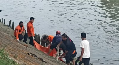 Sempat Dikira Biawak, Ternyata Mayat Pria Mengambang di Sungai Jagir Surabaya