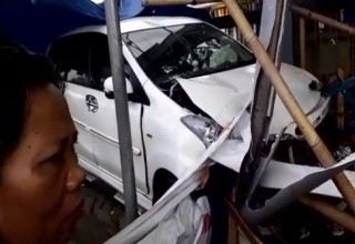 Mobil Seruduk Warung Kopi Milik Lesti di Jember, Korban Terlempar 10 Meter