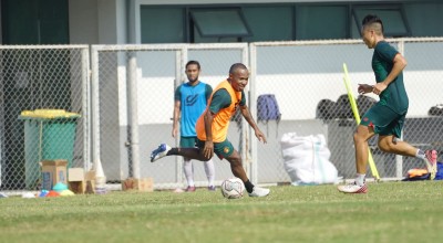 Persik Bawa 23 Pemain Termasuk Ferinando Pahabol ke Kandang Barito Putera