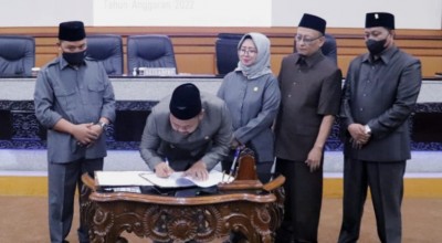 PAD Naik Rp233 Miliar, Bupati Gresik Fokus Perbaikan Ekonomi Masyarakat