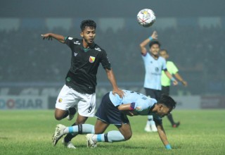 Pelatih Persela Akui Lini Belakang Terlalu Longgar Sejak Dua Laga Awal