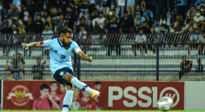 Pilihan Pembaca: Foto Persela Vs GU, Ternak Piton, Produksi Kutang Jadul
