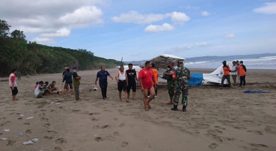 Pesawat Latih Mendarat Darurat di Alas Purwo Banyuwangi, Pilot Terluka