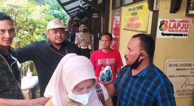 Istri Diperiksa Polisi Terkait Pungli, Suami Lurah di Lamongan Ancam Wartawan