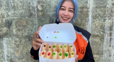 BBM Naik dan Orderan Sepi, Driver Ojol Perempuan di Kediri Nyambi Jualan Donat