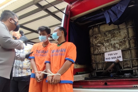 Borong BBM Solar Bersubsidi untuk Dijual Kembali, 2 Pria Sidoarjo Ditangkap