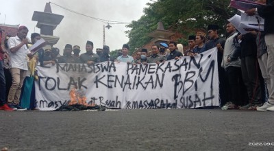 Protes Kenaikan Harga BBM, Ratusan Massa Gelar Aksi di Gedung DPRD Pamekasan