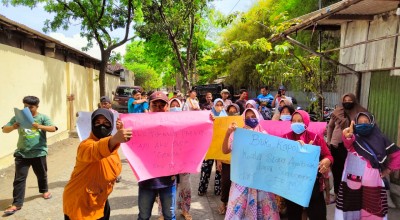 Geram Dituding Agustusan Disumbang Germo, Warga Pasuruan Geruduk Mapolsek Beji