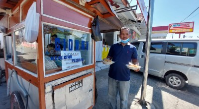Dari Pedagang Siomay Keliling, Kini Menetap di Teras Alfamart