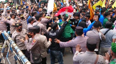 Mahasiswa di Tulungagung Ricuh saat Demo Tolak Kenaikan Harga BBM