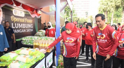 Khofifah Berangkatkan Puluhan Truk untuk Operasi Pasar Lumbung Pangan Jatim