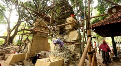 Perbaikan Gapura Makam Sunan Giri Hampir Rampung