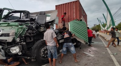 Tronton Tabrak Truk Parkir di Pamekasan, Begini Kondisinya