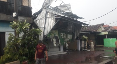 Belasan Rumah di Sidoarjo Rusak Akibat Hujan Angin, Dua Warga Terluka
