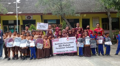 Alfamart Bagikan Paket Sekolah di Tuban dan Lamongan