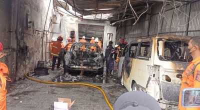 Bengkel Terbakar, Tiga Mobil Hangus Tinggal Rangka