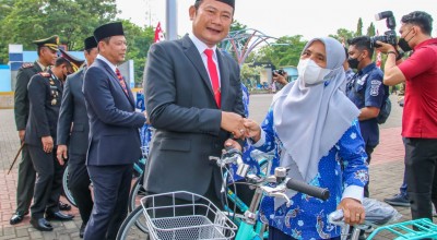 Bupati Lamongan Beri Penghargaan Pelajar Berprestasi Tingkat Nasional