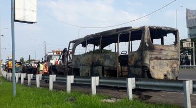 Bus Terbakar di Gate Tol Menanggal Surabaya, Penumpang Semburat Selamatkan Diri