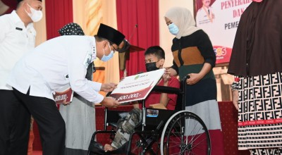 Gus Ipul Salurkan Bantuan Warga Kurang Mampu dari Beragam Kelompok