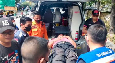 Kofifah Kecelakaan di Jalan Kedung Cowek Surabaya, Kepalanya Terluka