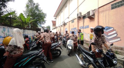 Polisi Lakukan Ini saat Pergoki Siswa SMP Naik Motor ke Sekolah