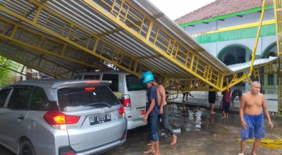 Puluhan Rumah Rusak Diterjang Hujan Angin Disertai Es