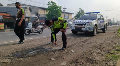 Seorang Pria Tewas di Tepi Jalan, Polisi Sita Motor Tanpa Nopol